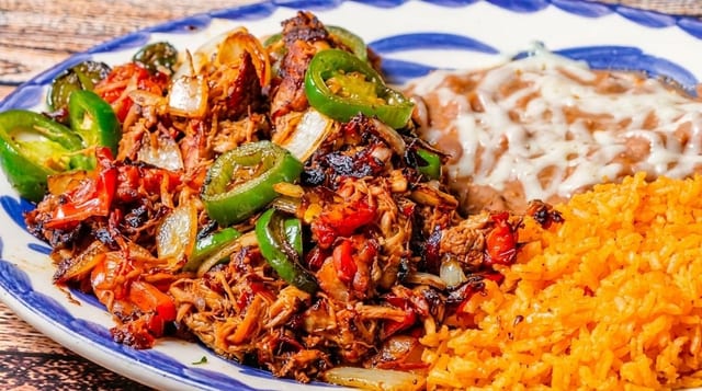 Lunch Carnitas a la Mexicana.